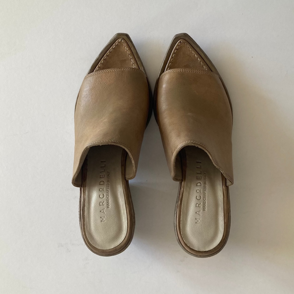 Cleo Slide, Saddle