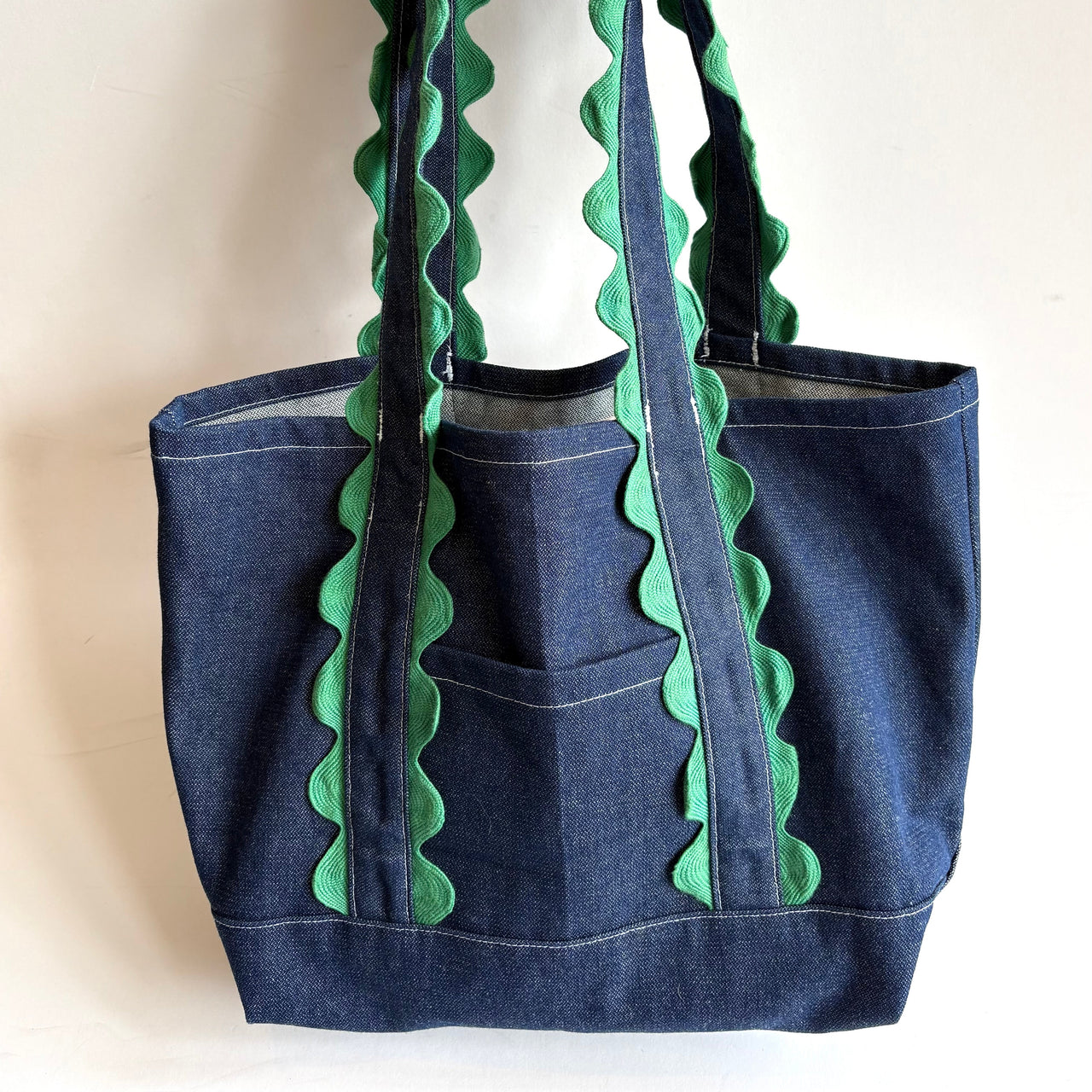 Medium Tote, Green Scallop