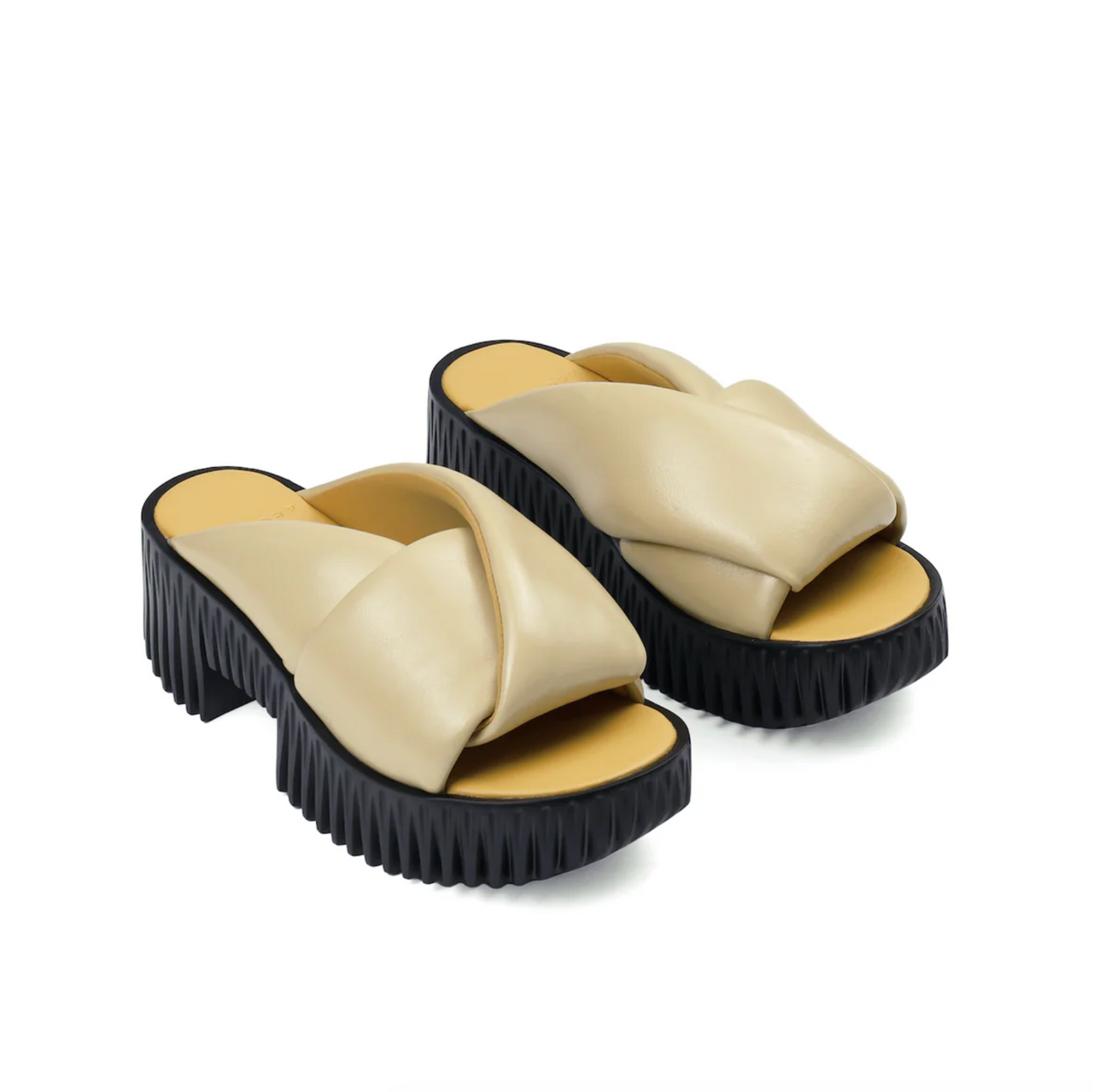 Plia Anda Sandal, Skin