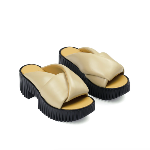 Plia Anda Sandal, Skin
