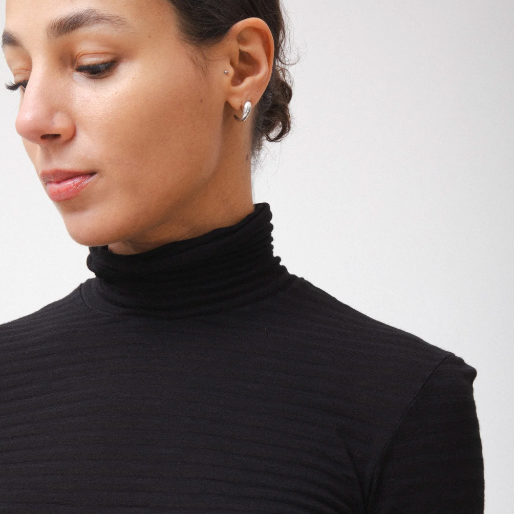 Outline T-Neck, Black