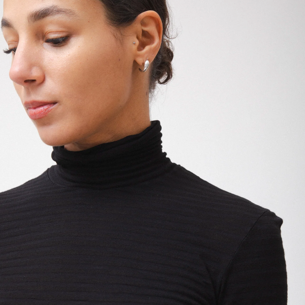 Outline T-Neck, Black